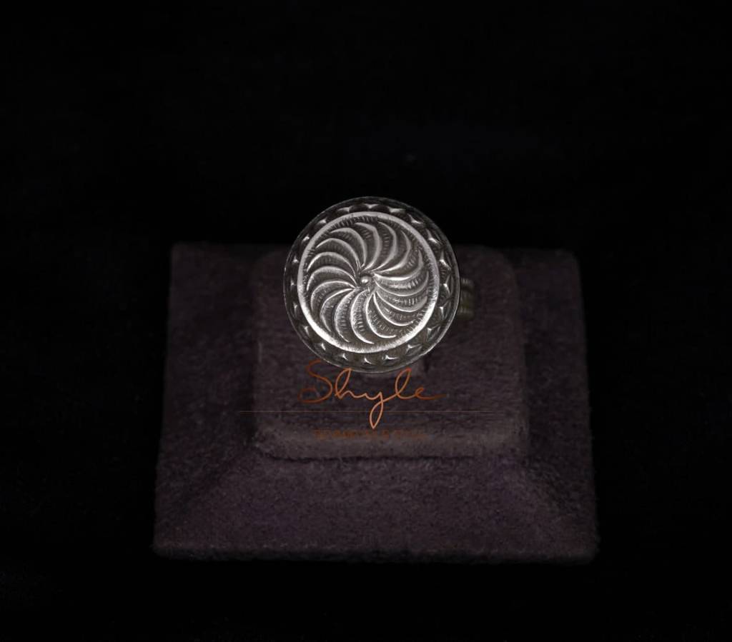 Mizoya Intricate Embossed Timeless Ring : SR2027