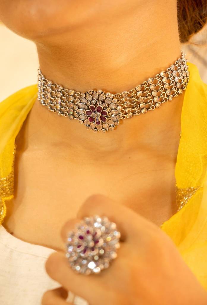 Essence Flower Motif Scintillating Statement Choker : SN1114