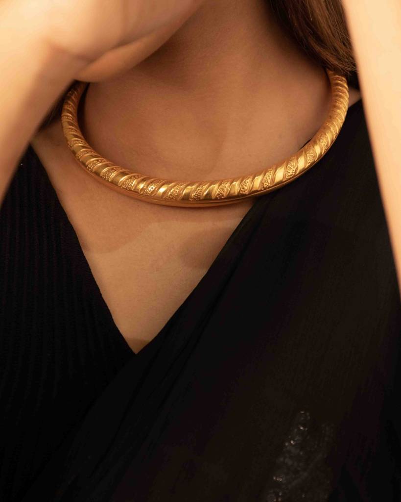 Adya Intricate Gold Timeless Hasli : SN30131