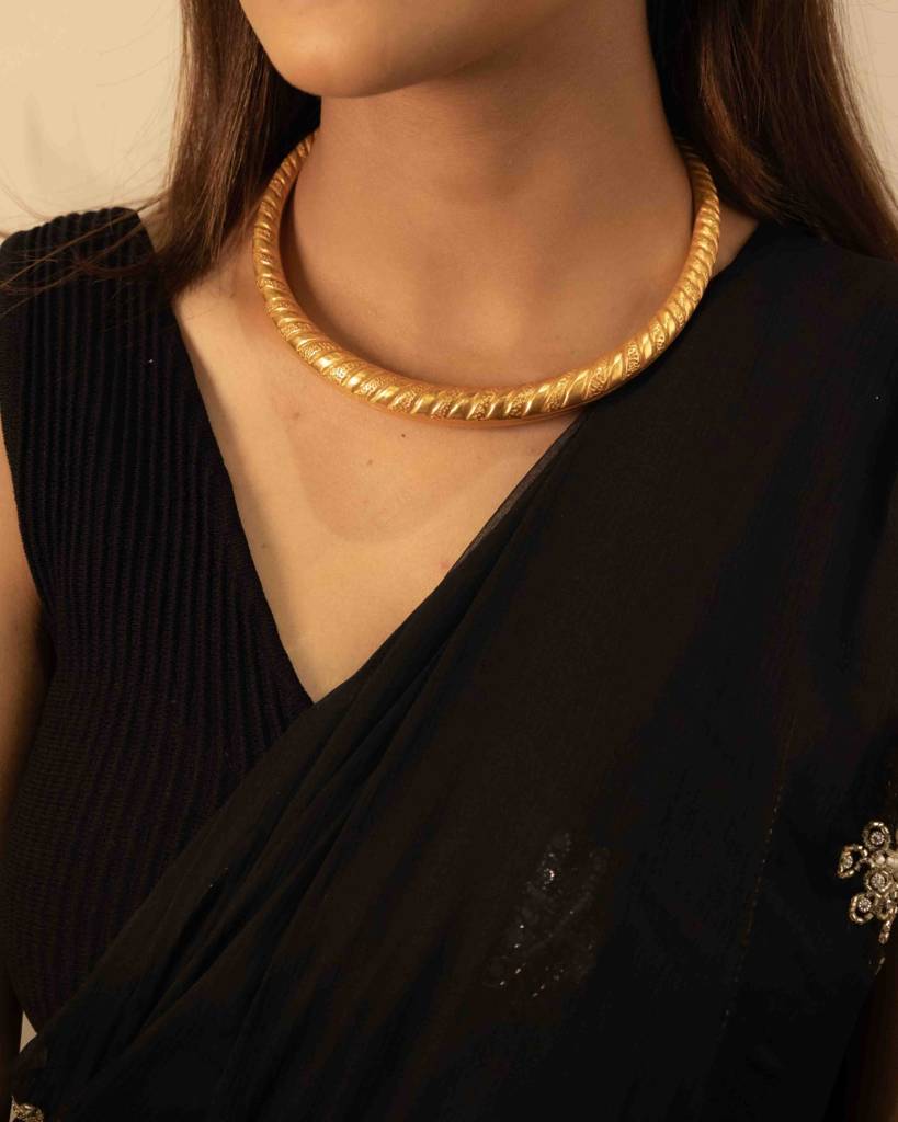Adya Intricate Gold Timeless Hasli : SN30131