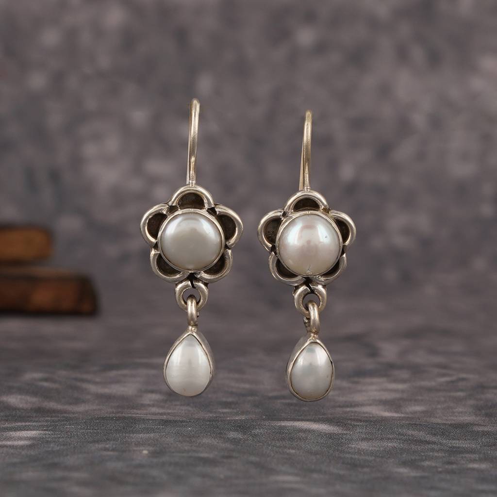 Silver Pearl Flower Earrings : SSE779