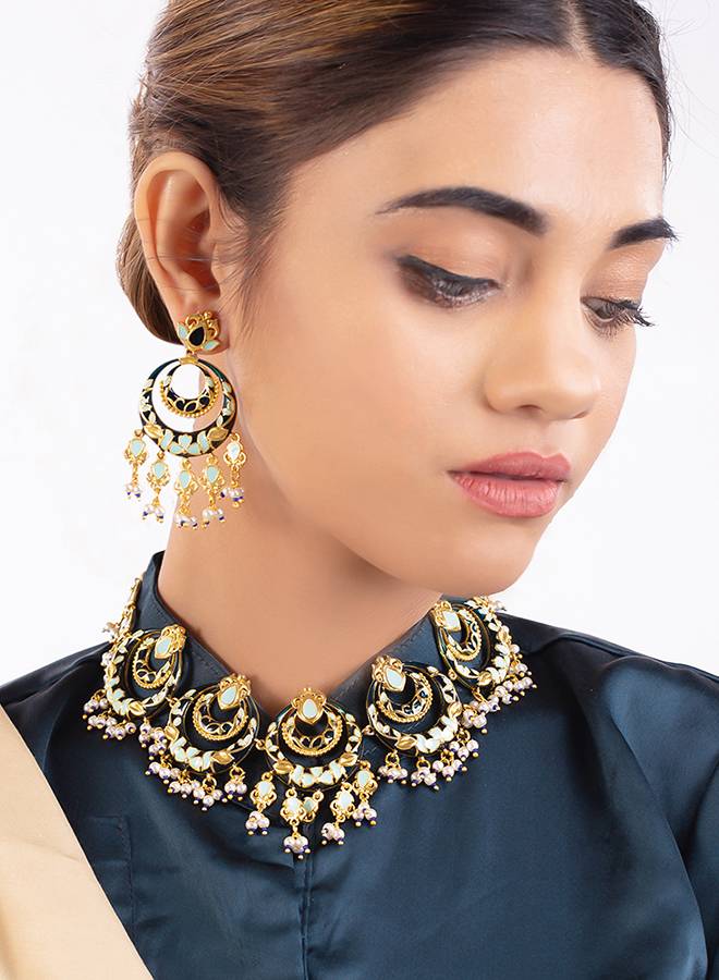 Tahira Chandbali Necklace Set : 8905124081978