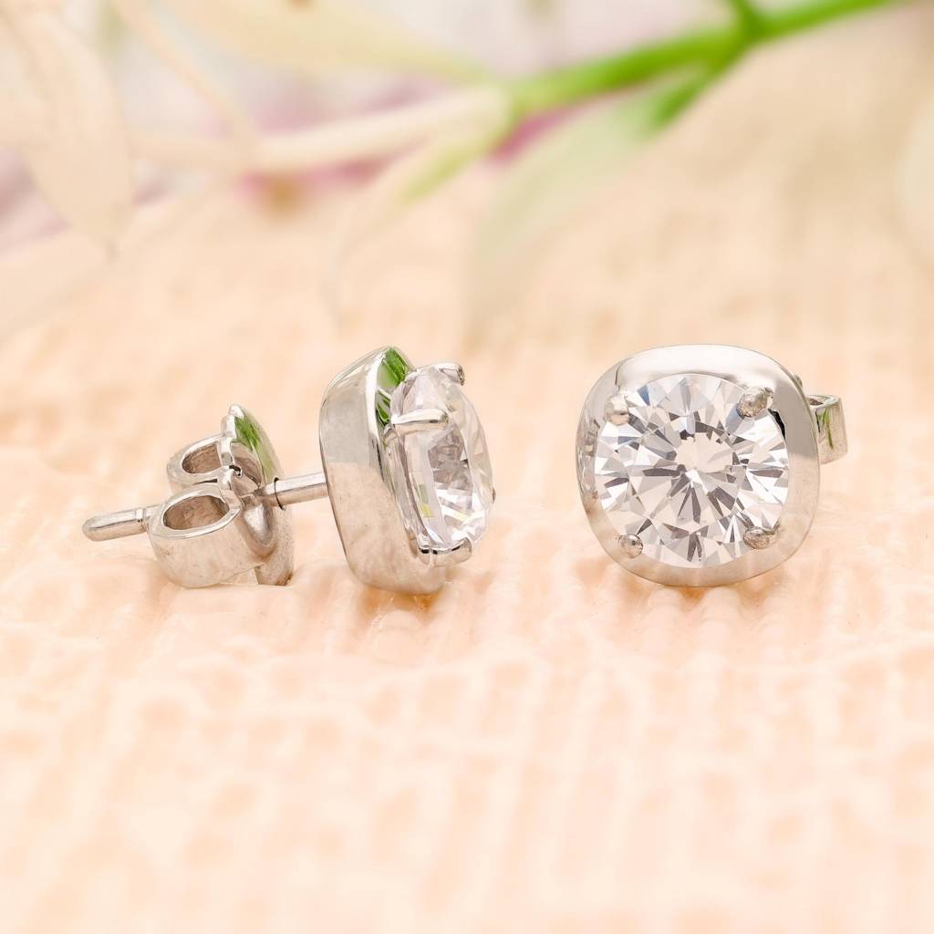 Dazzling 925 Silver Single Stone Stud Earrings : SE_000567