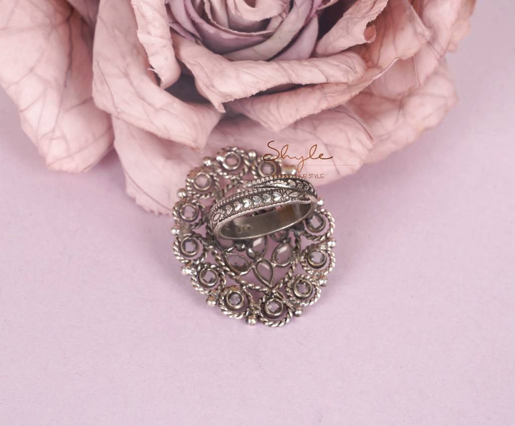 Essence Fine Scintillating Oval Ring : SR1060