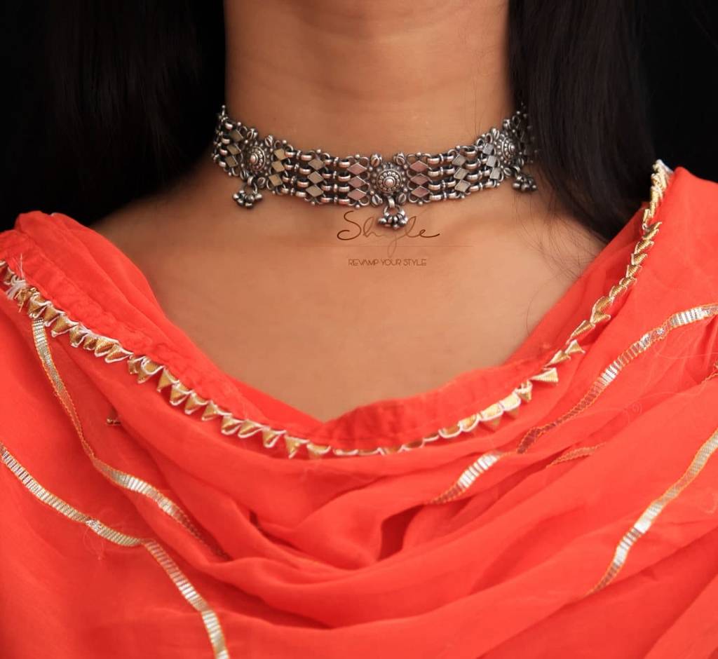 Moh Intricate Jali Ghughri Drop Statement Choker : SN1151