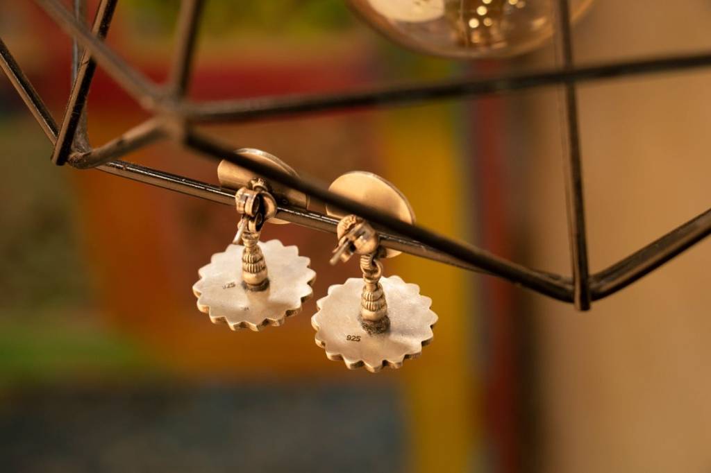 Mizoya Intricate Motif Embossed Flower Drop Earring : SE9029