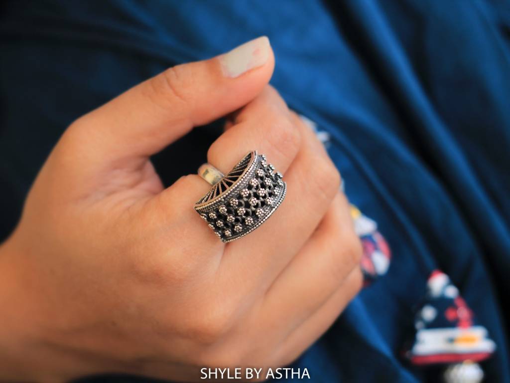 Adya Daana Art Flower Cluster Embossed Ring : SR2029