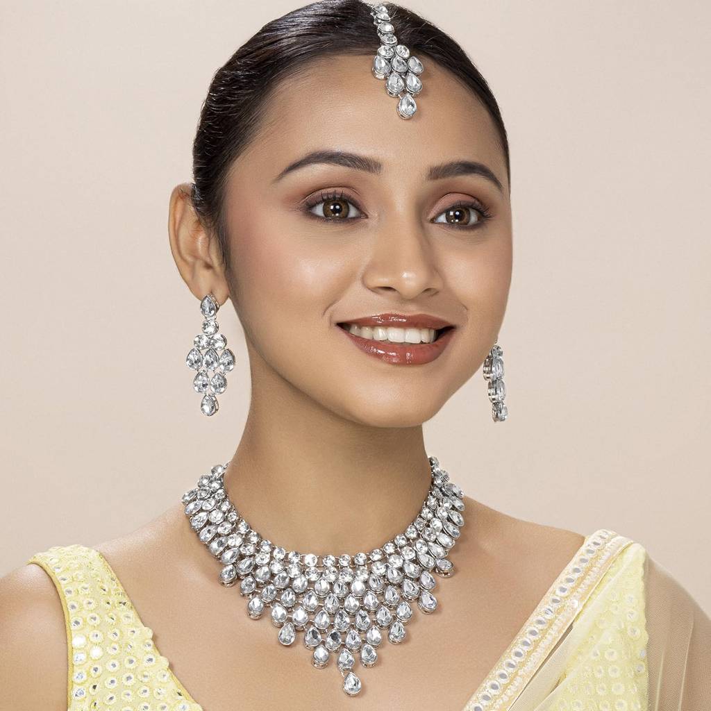 Gold-Plated Brass And Kundan Jewellery Set With Earrings Mang Tika For Women & Girls-Pf25Brc002 : PF25BRC002RW