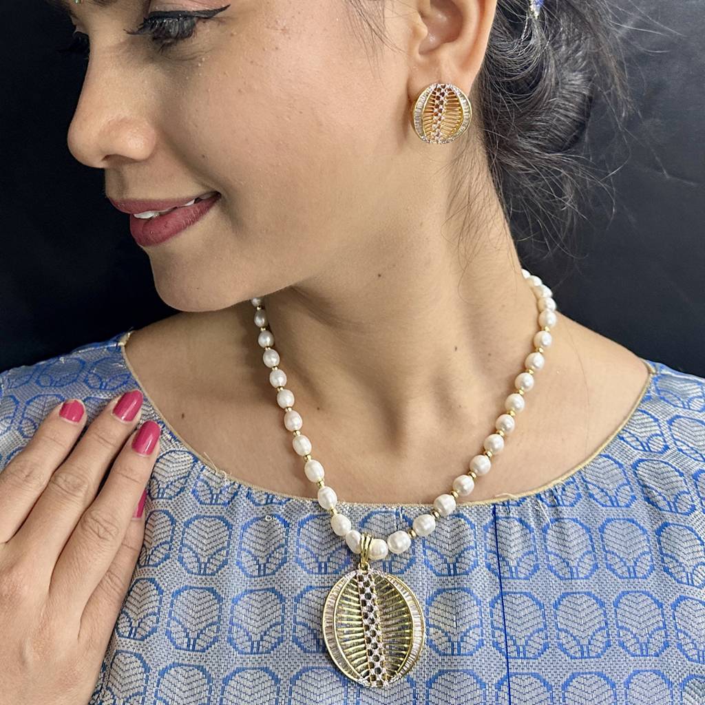 Gilded Pearl Necklace Set : JPSEP-24-033