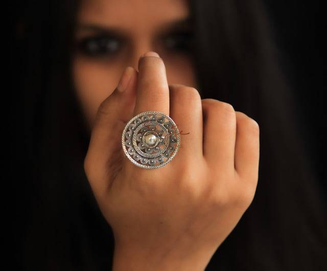Adya Mini Flower Sequence Ring : SR1033