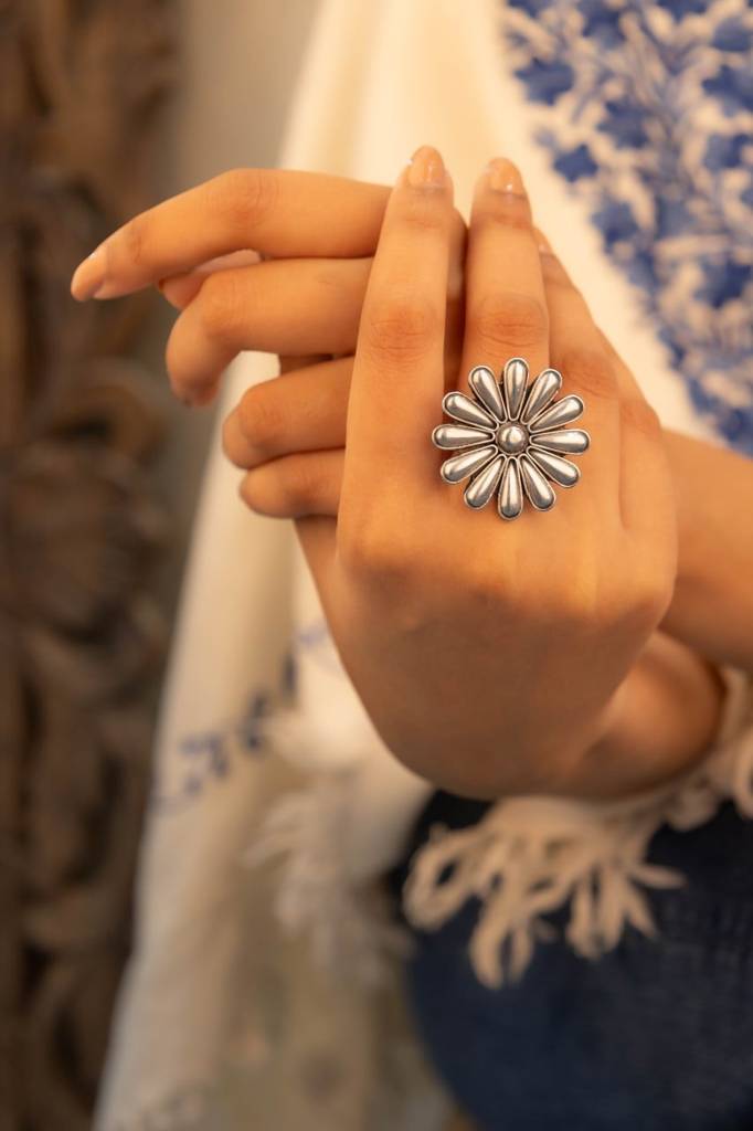Adya Embossed Flower Ring : SK1802