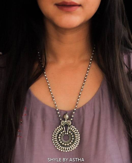 Anvaya Embossed Classic Ray Necklace : SE50174