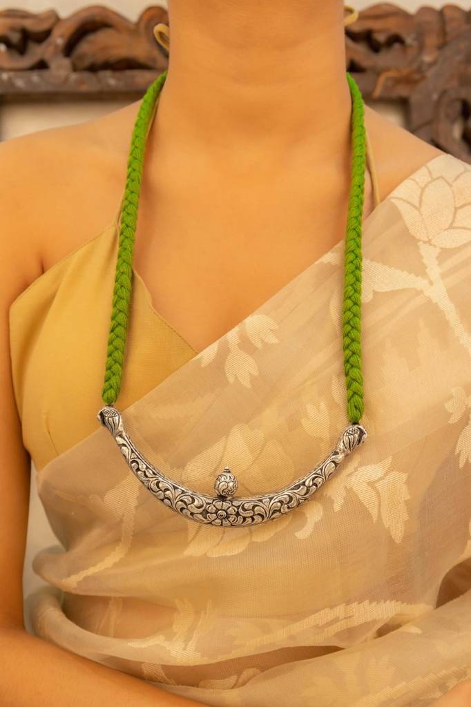 Tattva Flora Detailed Peacock Motif Dori Necklace : SN408895