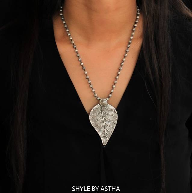 Adya Peepal Leaf Intricate Necklace : SE50168