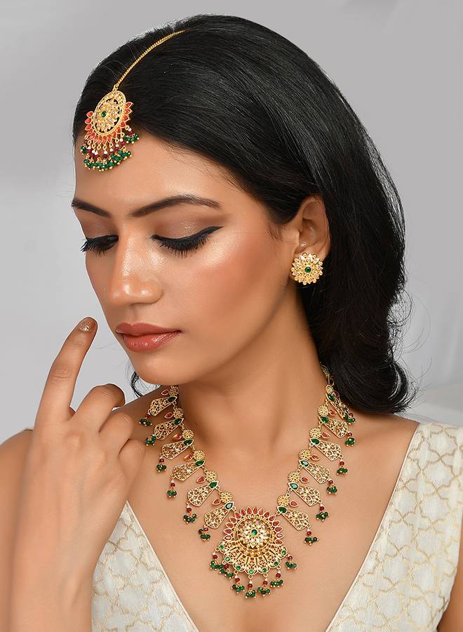Abharan Red And Green Stones And Pearls Opulent Jewellery Set : 8905124494495