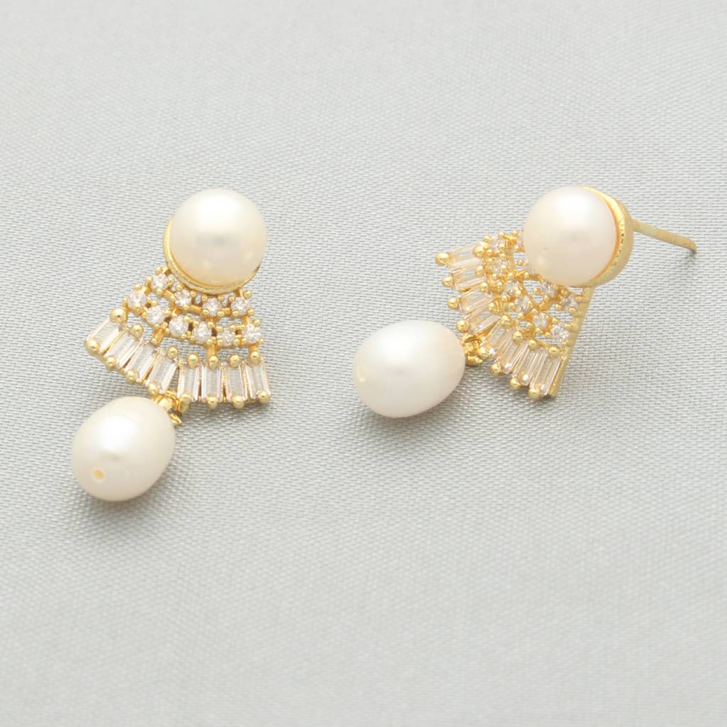 Dhatri Pearl Earrings : JPMAR-24-009