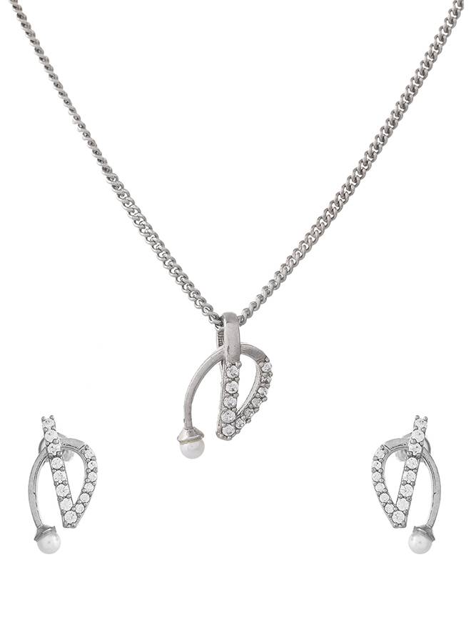 9 To 5 Chic American Diamond Pendant Set : 8905124433821