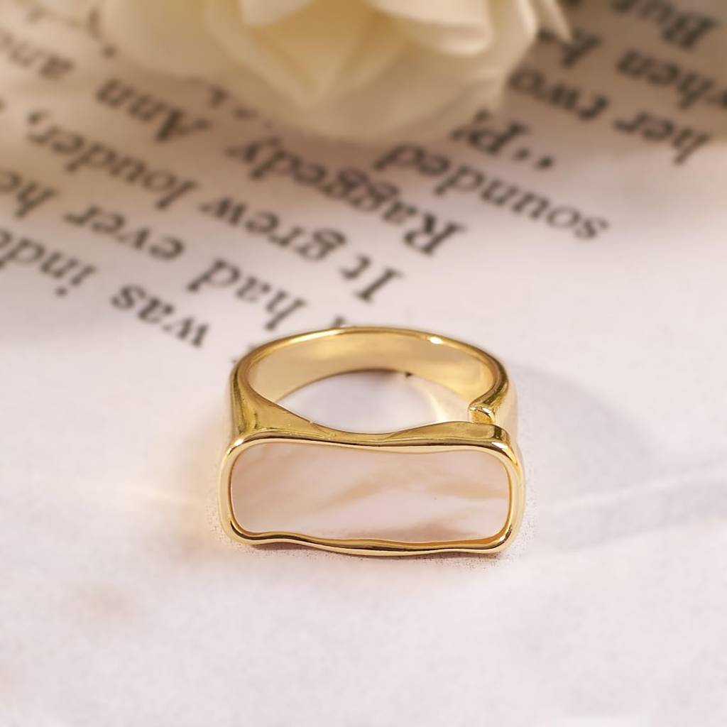 Dusk Mother Of Pearl Gold Ring : RS13539-G