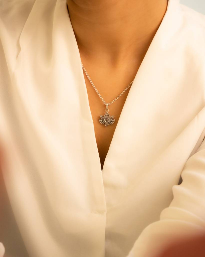 Moh Fine Lotus Intricate Necklace : SN09847