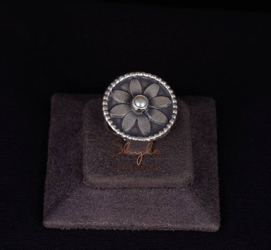 Mizoya Flower Motif Versatile Ring : SR2023