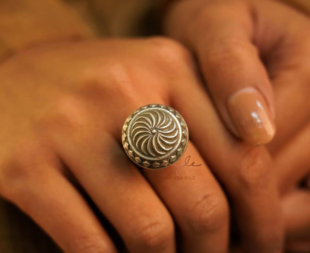 Mizoya Intricate Embossed Timeless Ring : SR2027