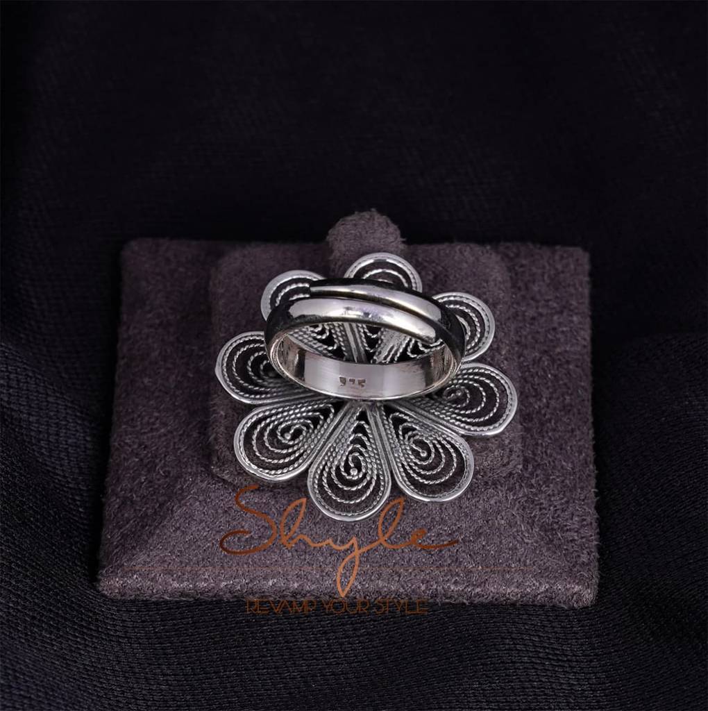Moh Intricate Fine Flower Ring : SR3070-1