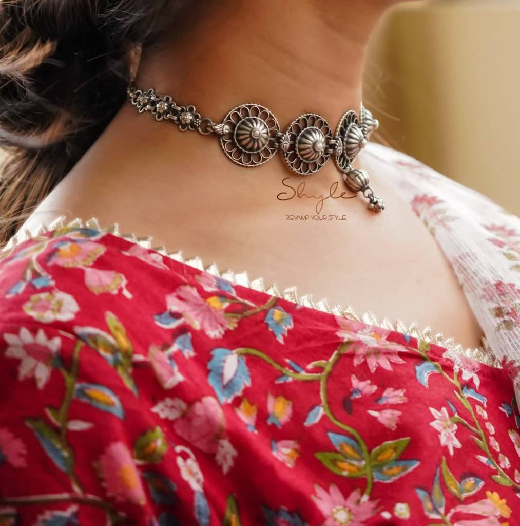 Mizoya Embossed Carved Statement Choker : SN2101
