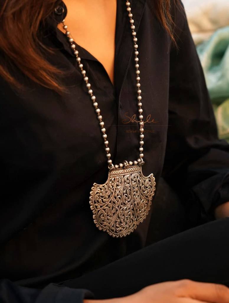 Mizoya Chitai Carved Grand Necklace : SN109