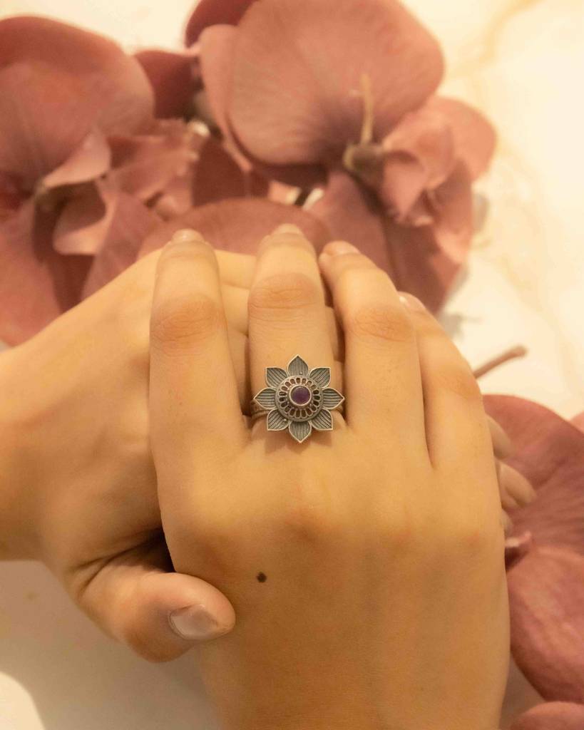 Adya Intricate Versatile Flower Ring : SR28744