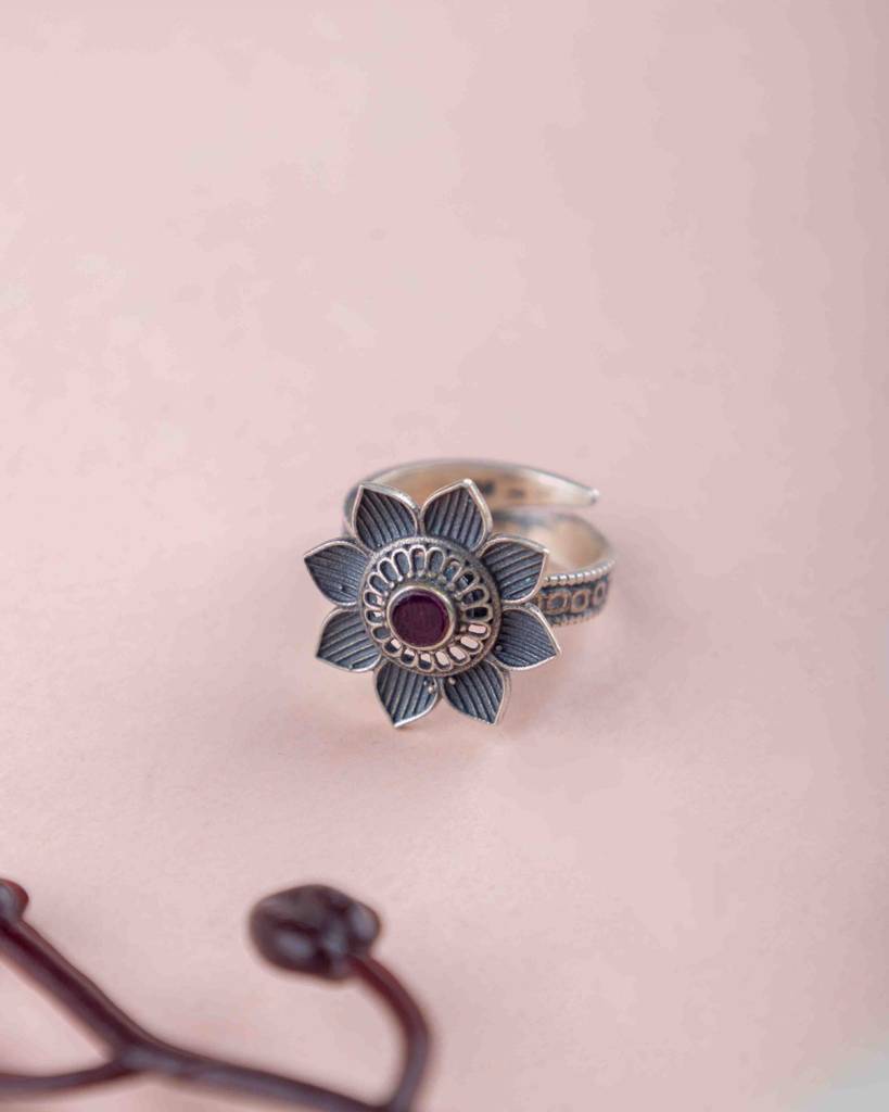Adya Intricate Versatile Flower Ring : SR28744