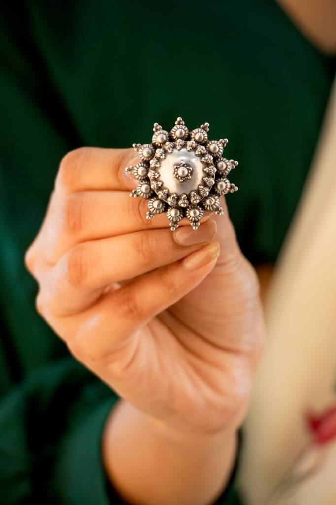 Moh Daana Detailed Embossed Classic Ring : SR302027