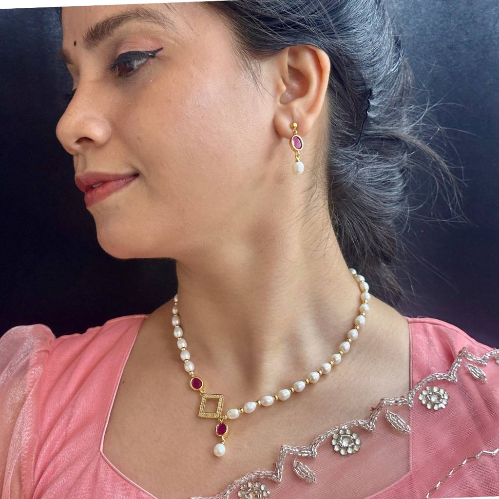 Celestia Crest Pearl Necklace Set : JPJUl-25-036