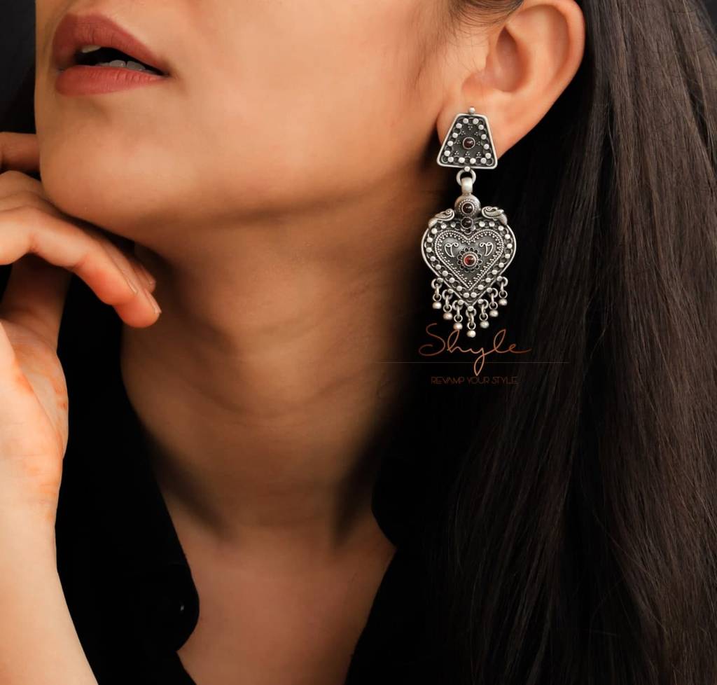Mizoya Paan Drop Classic Earrings : SE1650