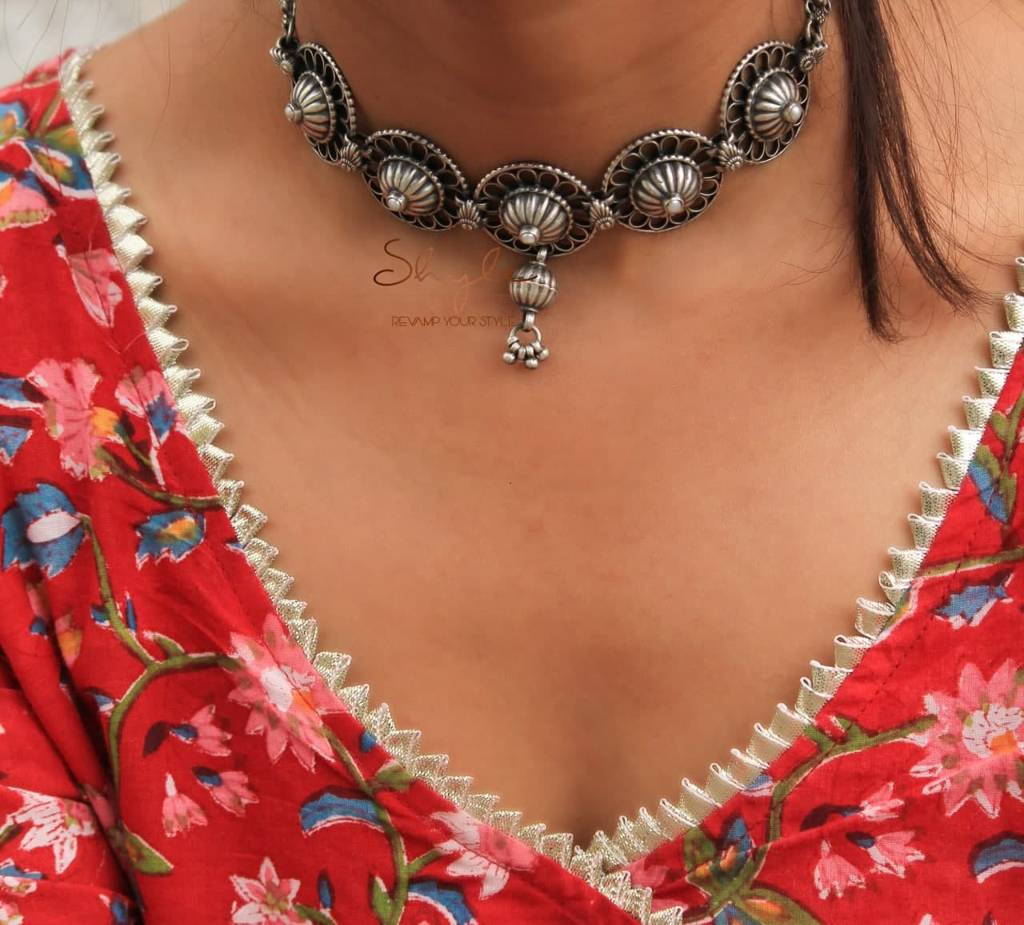 Mizoya Embossed Carved Statement Choker : SN2101