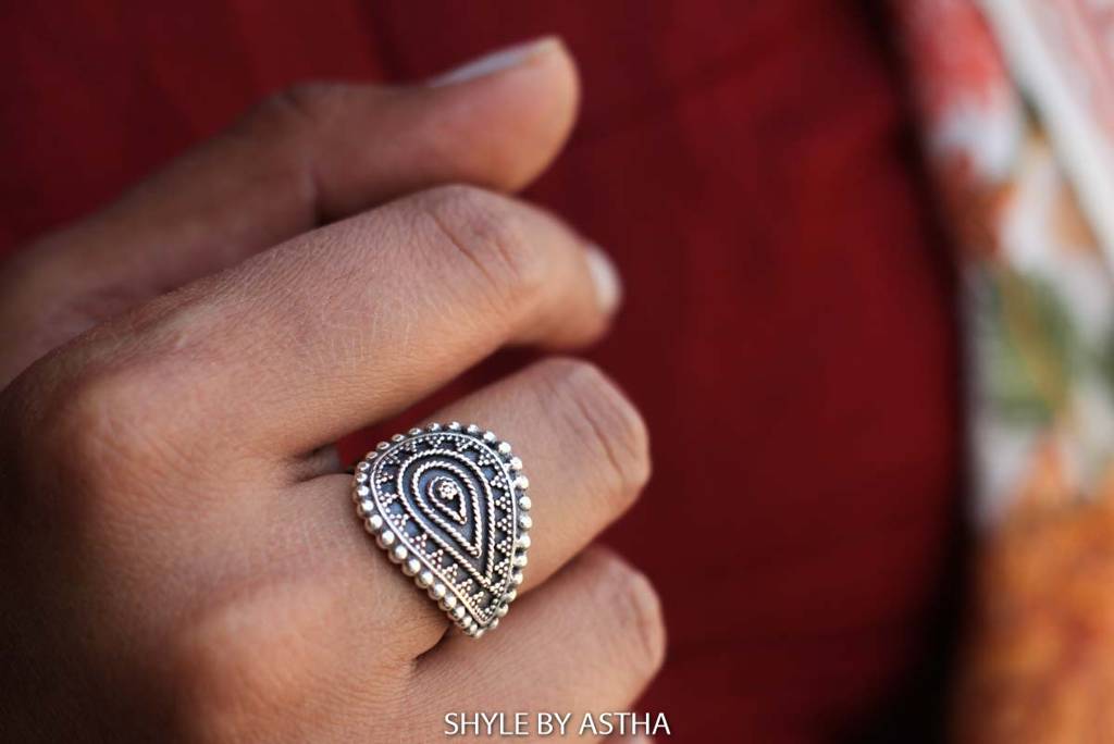 Adya Daana Detailed Ring : SR244