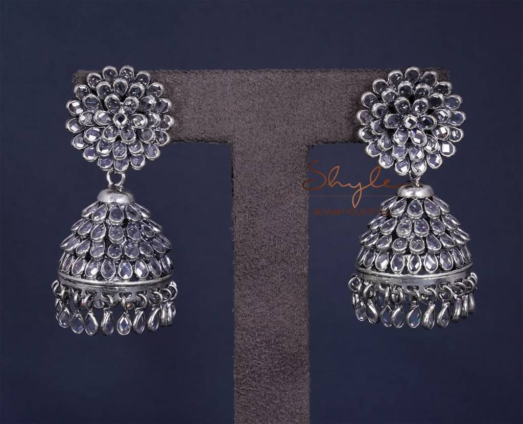 Essence Scintillating Versatile Jhumka : SE891