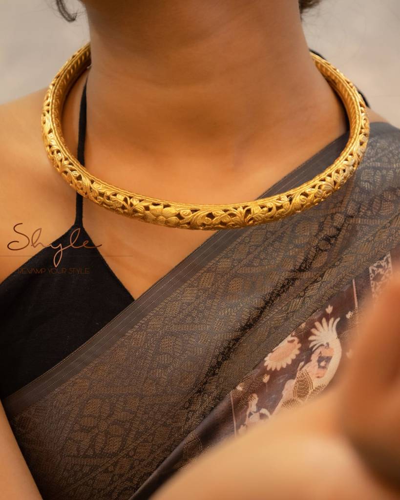 Tattva Chitai Flora Gold Carved Hasli : SN1142G