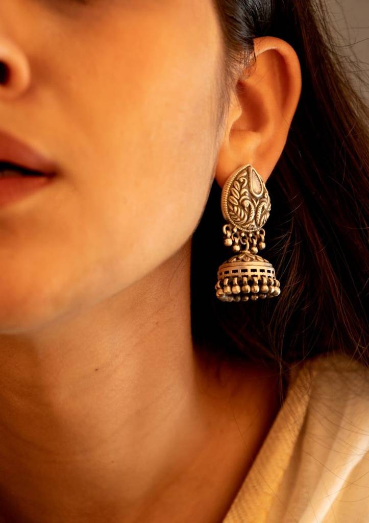Moh Peacock Motif Embossed Classic Jhumki : SE9026-1