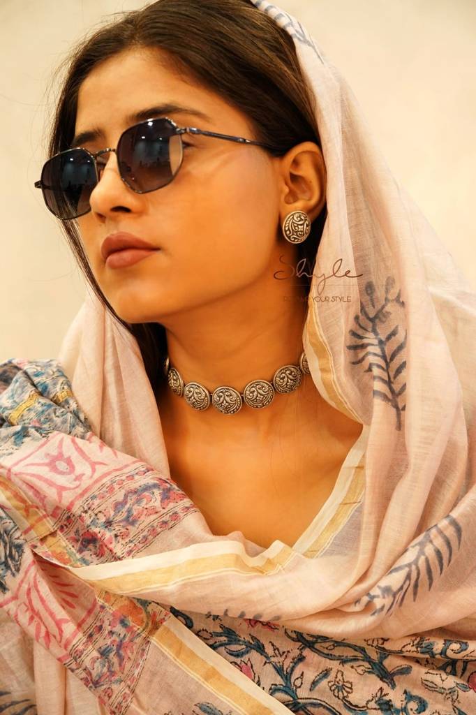 Adya Embossed Peacock Motif Versatile Choker Set : SE50169-2-1-1