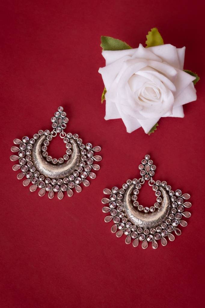 Essence Scintillating Versatile Chandbali : SE90422