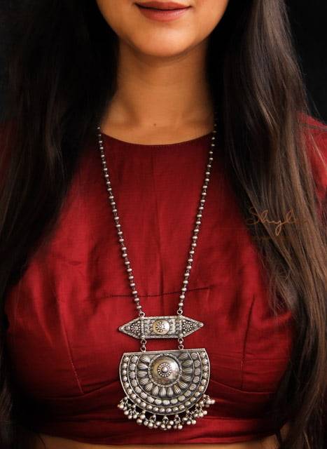 Tattva Textured Detailed Chandra Grand Necklace : SE50169-1-1-1-1-1