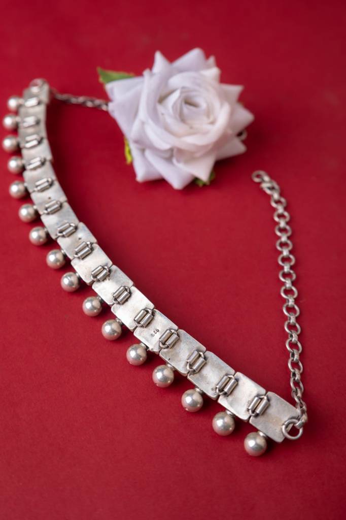 Moh Embossed Matte Statement Choker Set : SN558475