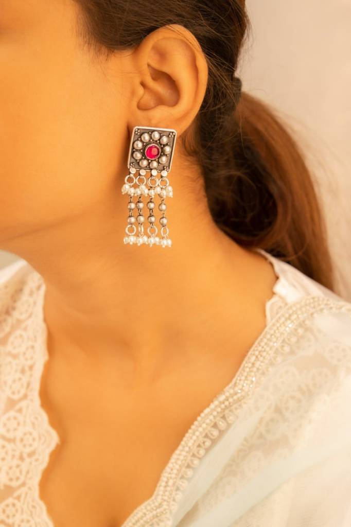 Tattva Jadau Tikdi Pearl Layered Earring : SE650098