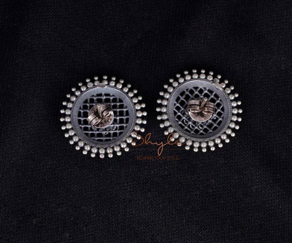 Adya Jali Motif Flower Embossed Earrings : SE5508