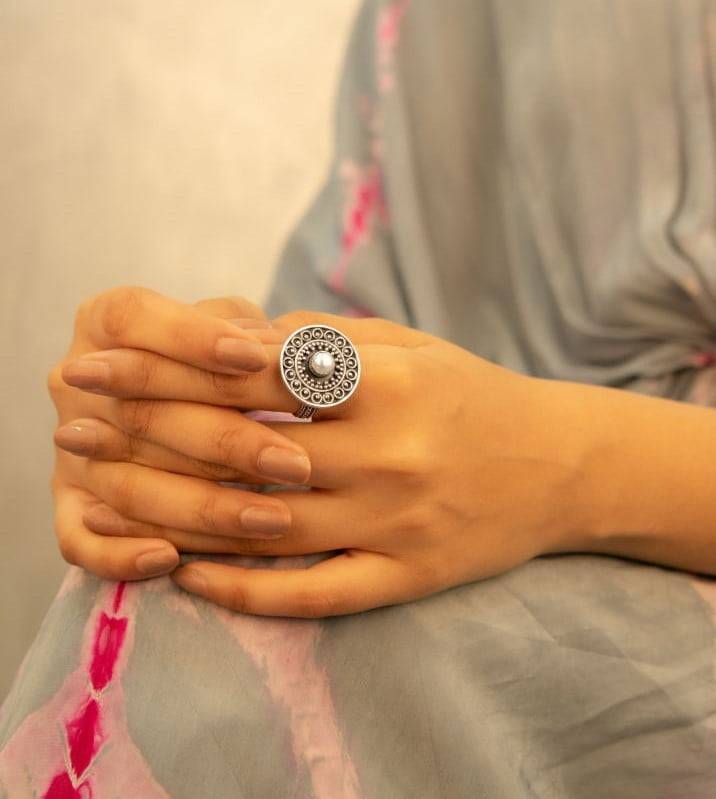 Moh Versatile Intricate Pearl Ring : SR30777