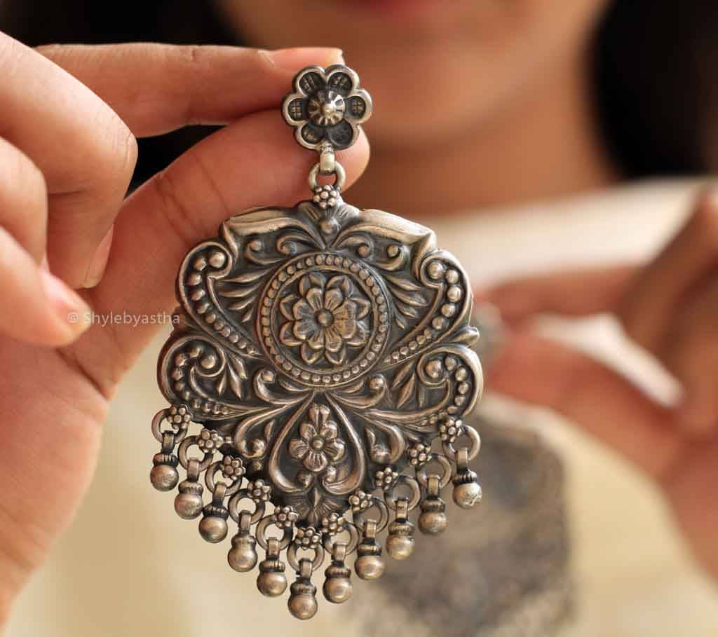 Mizoya Flower Art Embossed Earrings : SE2040