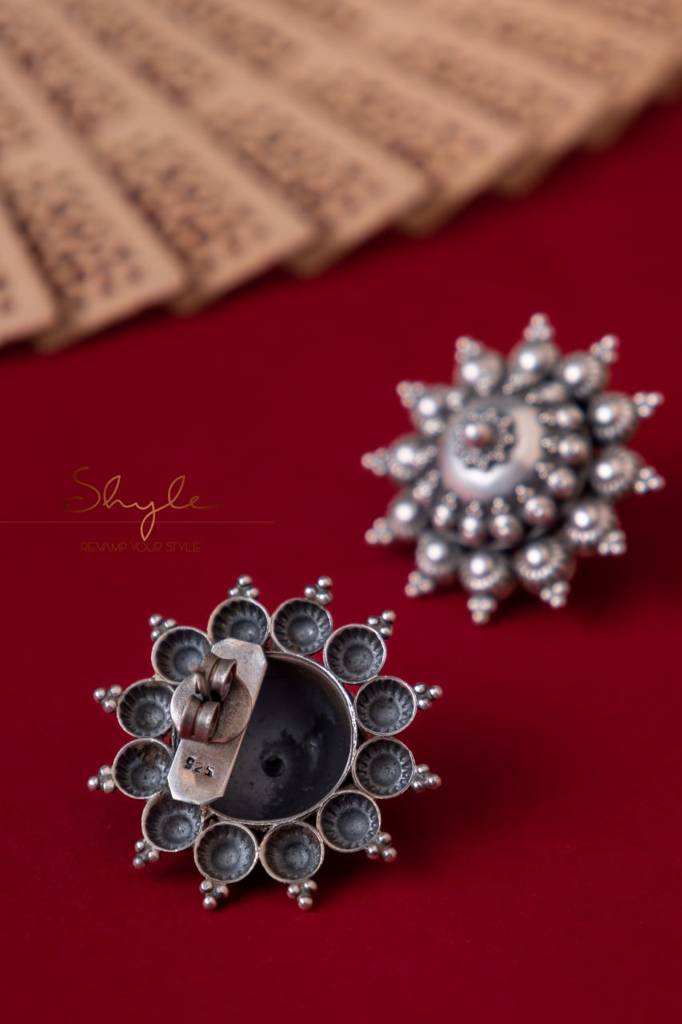 Moh Daana Detailed Embossed Classic Stud Earring : SE5080906