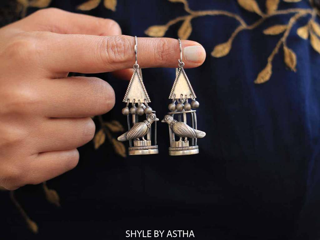 Qurbat Uncaged Bird Ladder Hoops : SE879