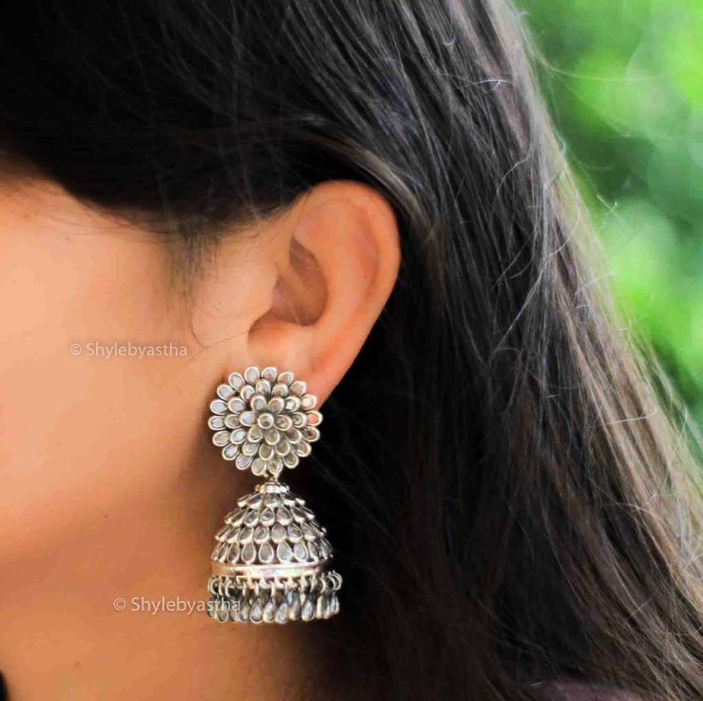 Essence Scintillating Versatile Jhumka : SE891