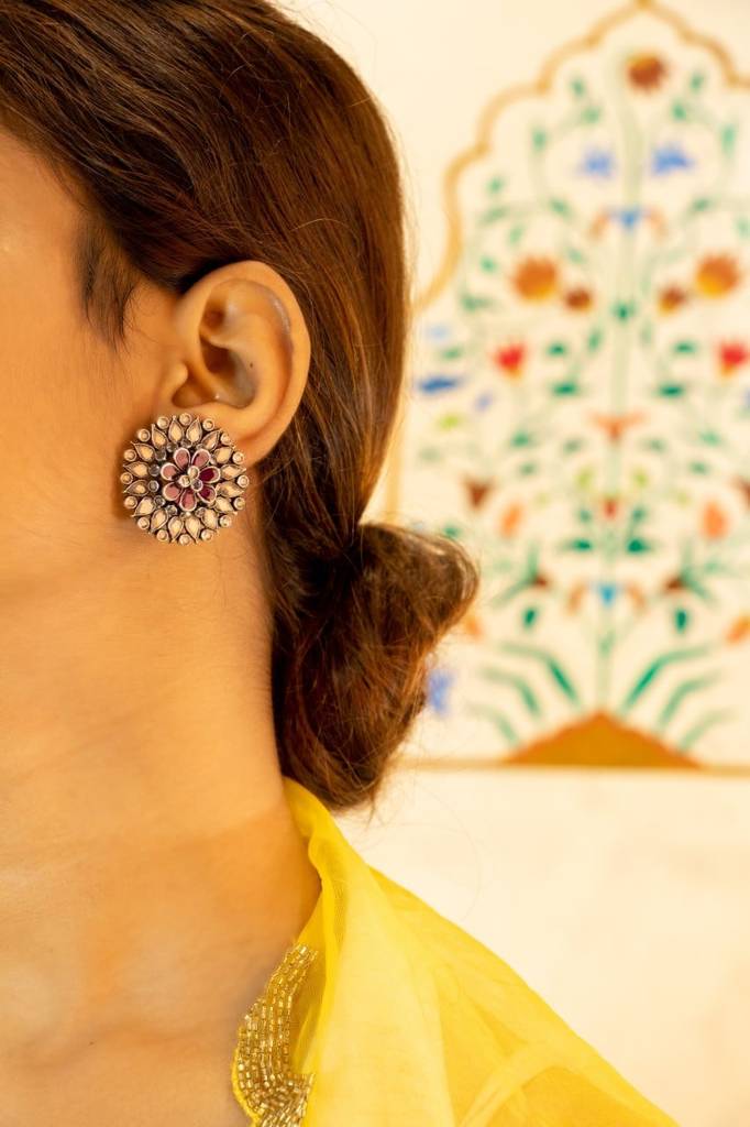 Essence Flower Motif Scintillating Stud Earring : SE9026